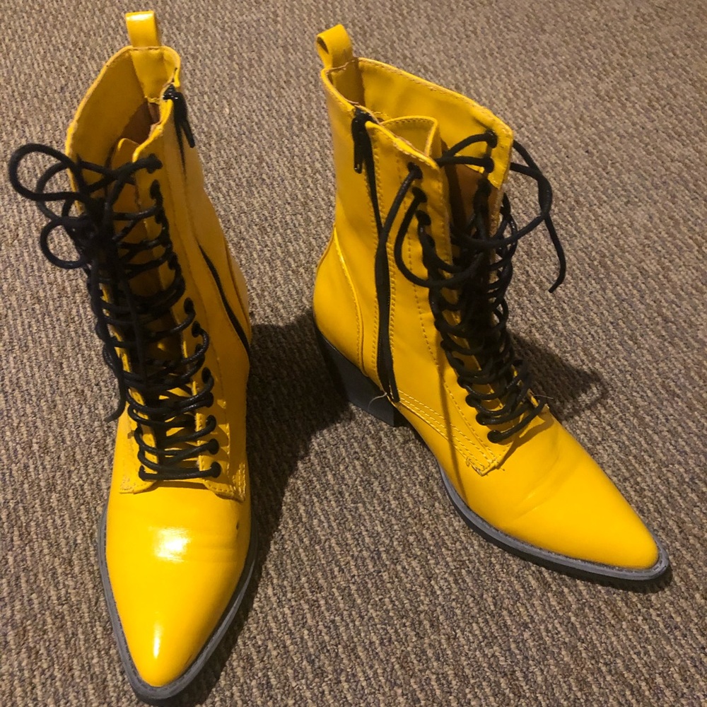Yellow pointy toe boots
